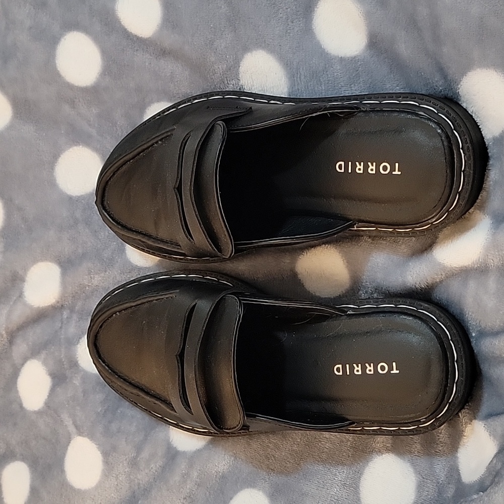 Torrid 8WW chunky mule